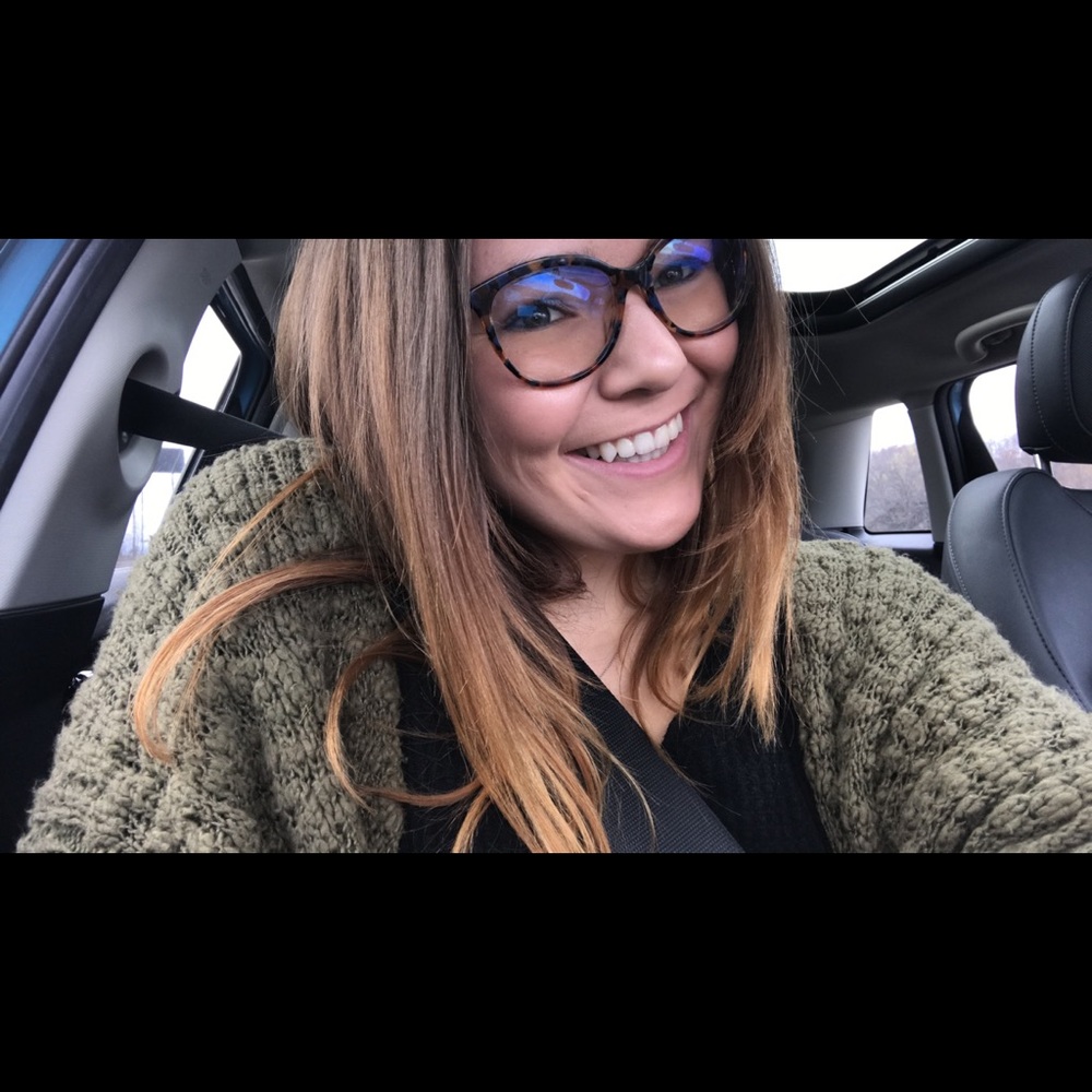 Meet your Posher, Alexia